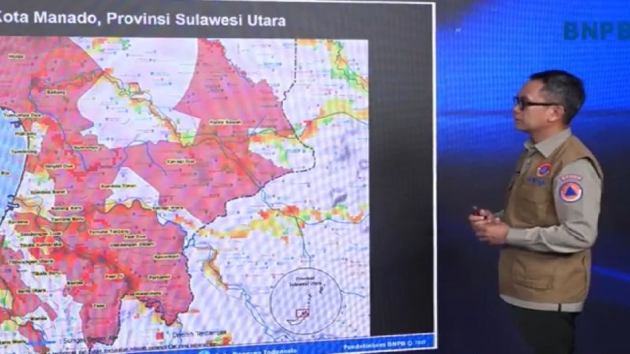 Pelaksana tugas Kepala Pusat Data dan Informasi Kebencanaan BNPB Abdul Muhari menjelaskan banjir Manado dalam Disaster Briefing diikuti daring di Jakarta, Senin (30/1). ANTARA/Youtube BNPB