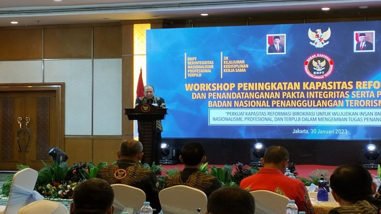 Kepala Badan Nasional Penanggulangan Terorisme (BNPT) Komisaris Jenderal (Komjen) Boy Rafli Amar menjelaskan vaksin kebangsaan di Jakarta, Senin, (30/1/2023). (ANTARA/Muhammad Zulfikar).