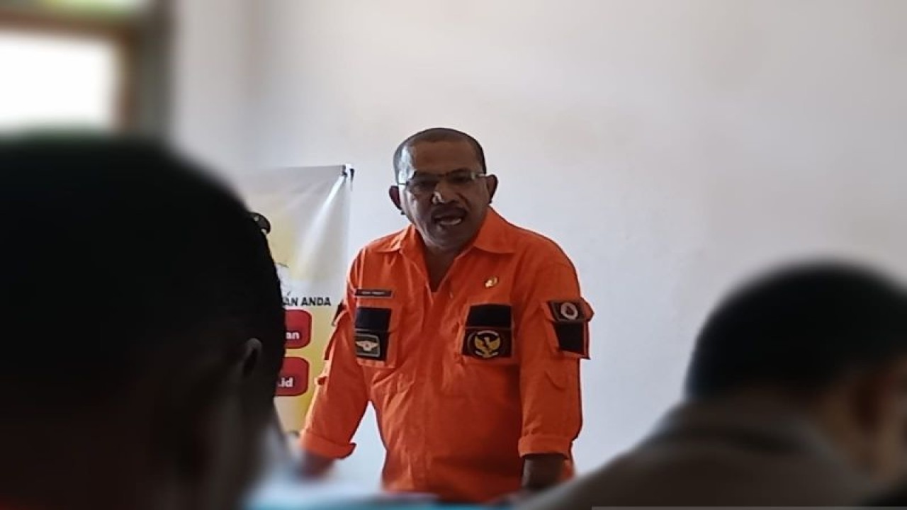 Kepala Pelaksana Badan Penanggulangan Bencana Daerah (BPBD) Kabupaten Kupang Semi Tinenti. (ANTARA/Benny Jahang)
