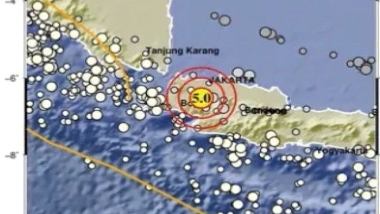 Peta gempa bumi berkekuatan magnitudo 5 yang terjadi pada epistentrum di kedalaman 132 kilometer sekitar 25 kilometer barat laut Kota Bogor, Jawa Barat, tepatnya di Kecamatan Cigudeg, Kabupaten Bogor, pada Minggu (15/1) pukul 03.32,19 WIB. (ANTARA/HO/BMKG)