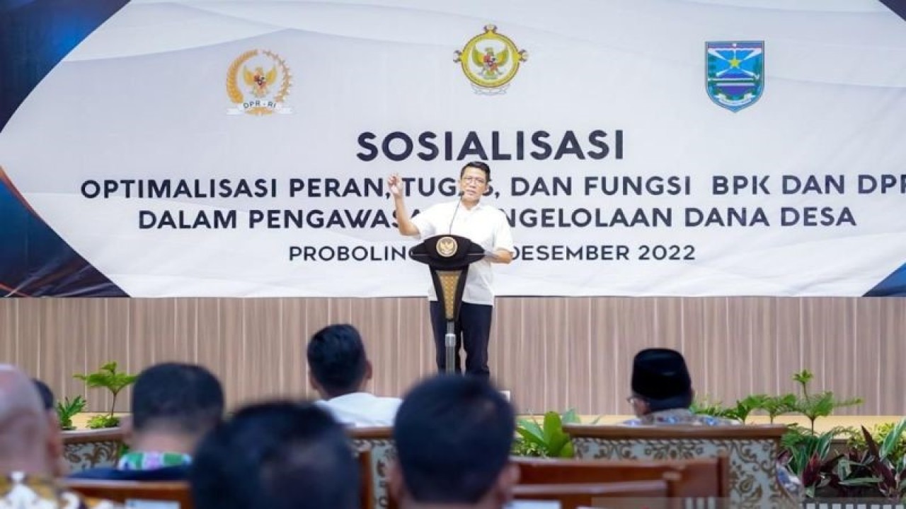 Anggota Komisi XI DPR Mukhamad Misbakhun saat menjadi pembicara "Sosialisasi Optimalisasi Peran, Tugas, Fungsi BPK dan DPR Dalam Pengawasan Pengelolaan Dana Desa" di Auditorium Madakaripura, Kantor Bupati Probolinggo, Jum’at (16/12/2022). (ANTARA/HO-Dokumen pribadi)