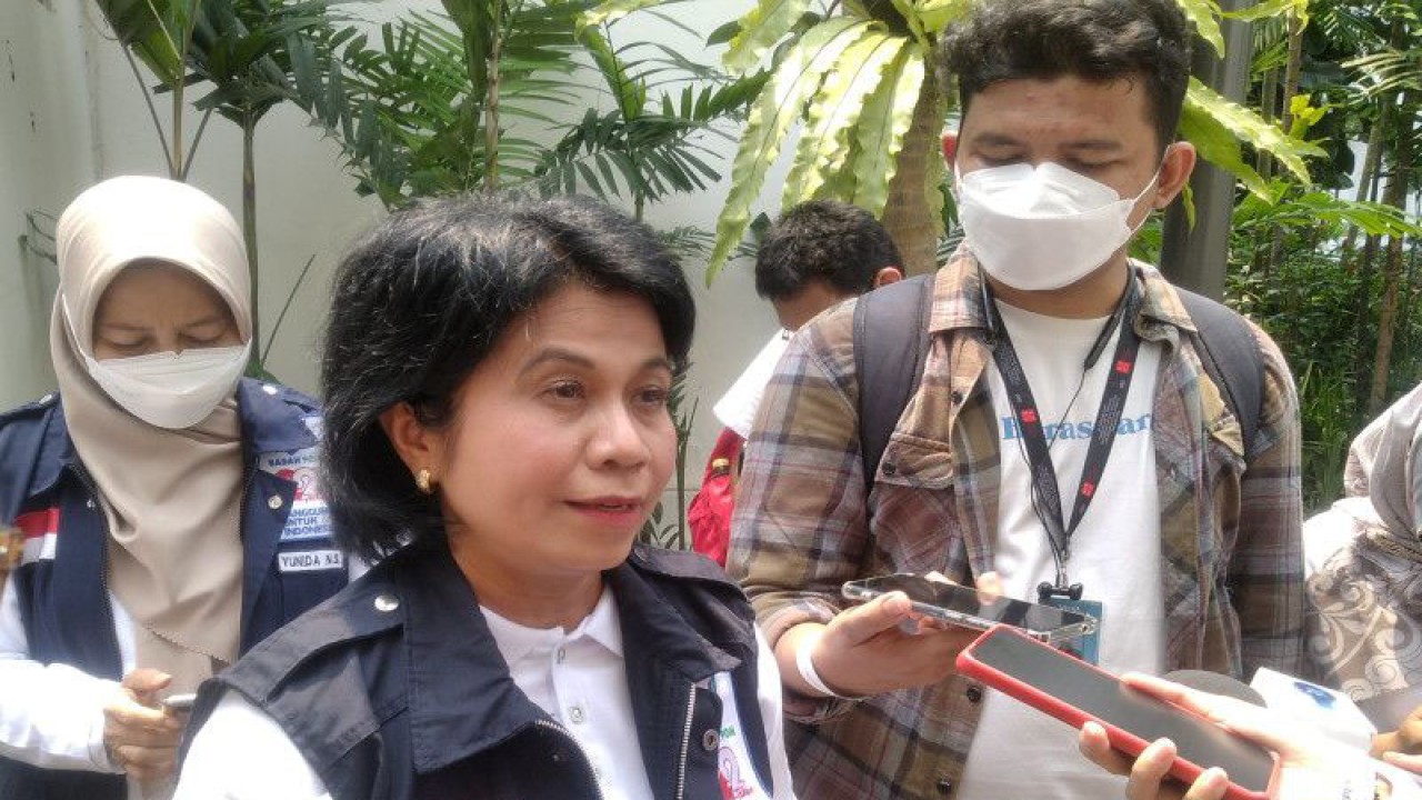 Deputi Bidang Pengawasan Pangan Olahan BPOM, Rita Endang di sela acara kegiatan Komunikasi, Informasi, dan Edukasi (KIE) bertajuk "Open House: Expo Sistem Pengawasan Produk Life Cycle Obat dan Makanan" di Jakarta, Kamis (12/1/2023). (ANTARA/ Zubi Mahrofi)