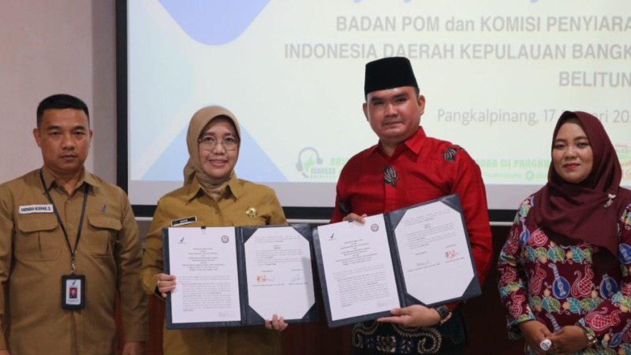 KPID Babel bersam BPOM Pangkalpinang melakukan penandatangan kerja sama pengawasan iklan yang ditayangakan lembaga penyiaran. (ANTARA/HO-BPOM Pangkalpinang)