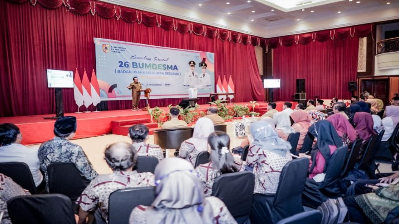Bupati Jember Hendy Siswanto memberikan sambutan saat peluncuran 26 BUMDes secara serentak di salah satu hotel di Jember, Senin (30/1/2023). ANTARA/HO-Diskominfo Jember