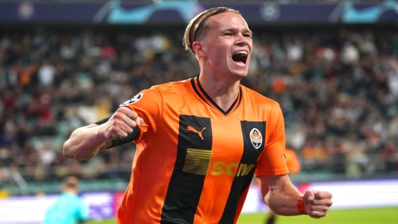 Penyerang Shakhtar Donetsk Mykhailo Mudryk melakukan selebrasi setelah mencetak gol dalam pertandingan Grup F Liga Champions melawan Celtic di Warsawa pada 14 September 2022. ANTARA/AFP/JANEK SKARZYNSKI