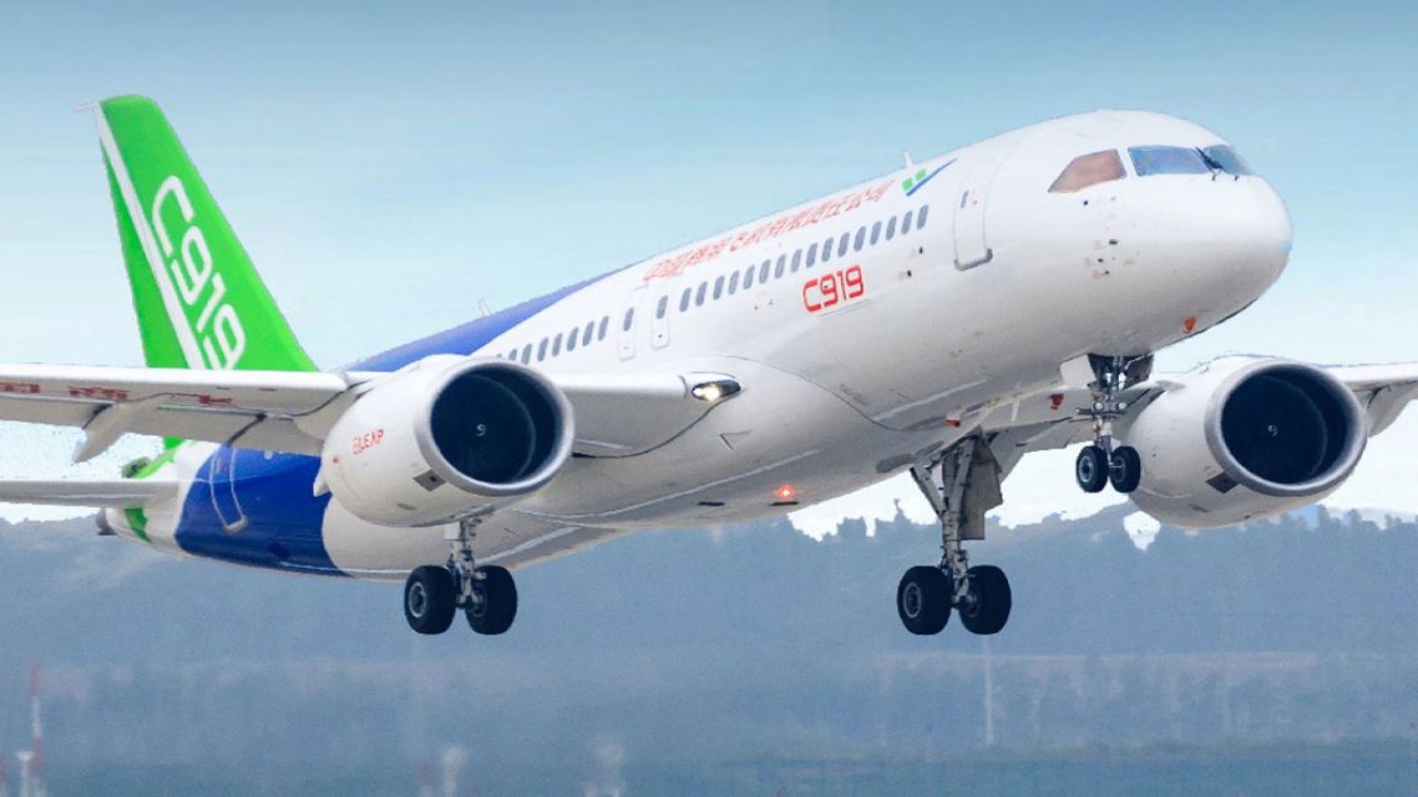 Pesawat penumpang buatan China yang diproduksi COMAC (Commercial Aircraft Corp of China), yakni C919, akan melakukan penerbangan komersil perdana pada Maret mendatang. (Istimewa)
