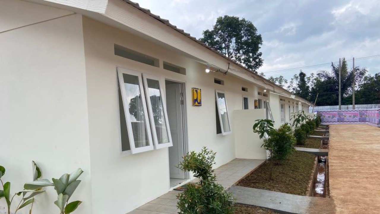 Rumah relokasi utuk warga korban gempa di Desa Sirnagalih, Kecamatan Cilaku, Cianjur, Jawa Barat, yang sudah siap dihuni sebanyak 91 uinit dari 200 unit yang dibangun di lokasi tersebut.(ANTARA/Ahmad Fikri). (Ahmad Fikri)