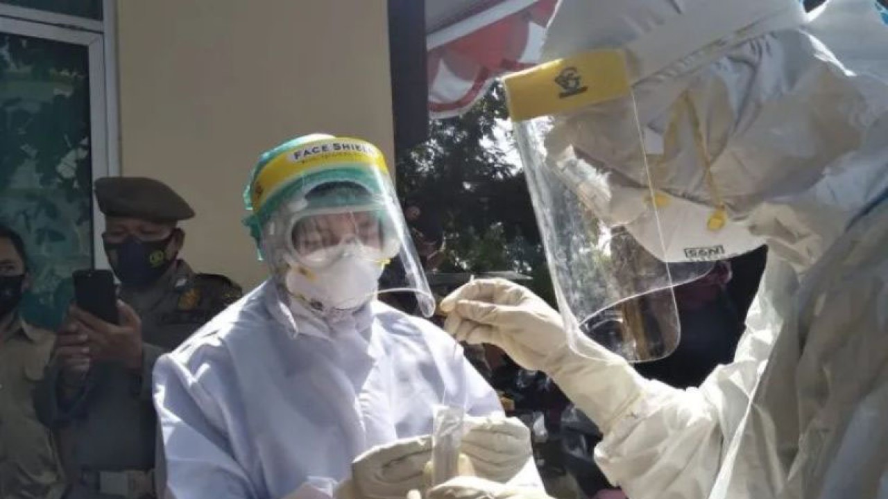 Penanganan COVID-19 di Indonesia pada masa pandemi, (ANTARA/Foto dokumentasi)