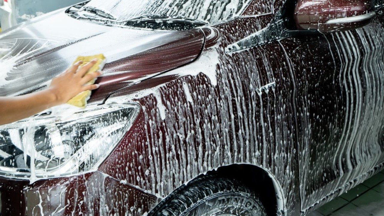 Ilustrasi. Mencuci mobil sendiri di rumah memiliki manfaat. (Istimewa)
