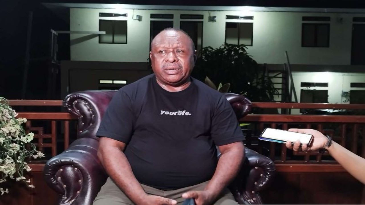 Penjabat sekda Papua Barat Dance Sangkek (ANTARA/Tri Adi Santoso)