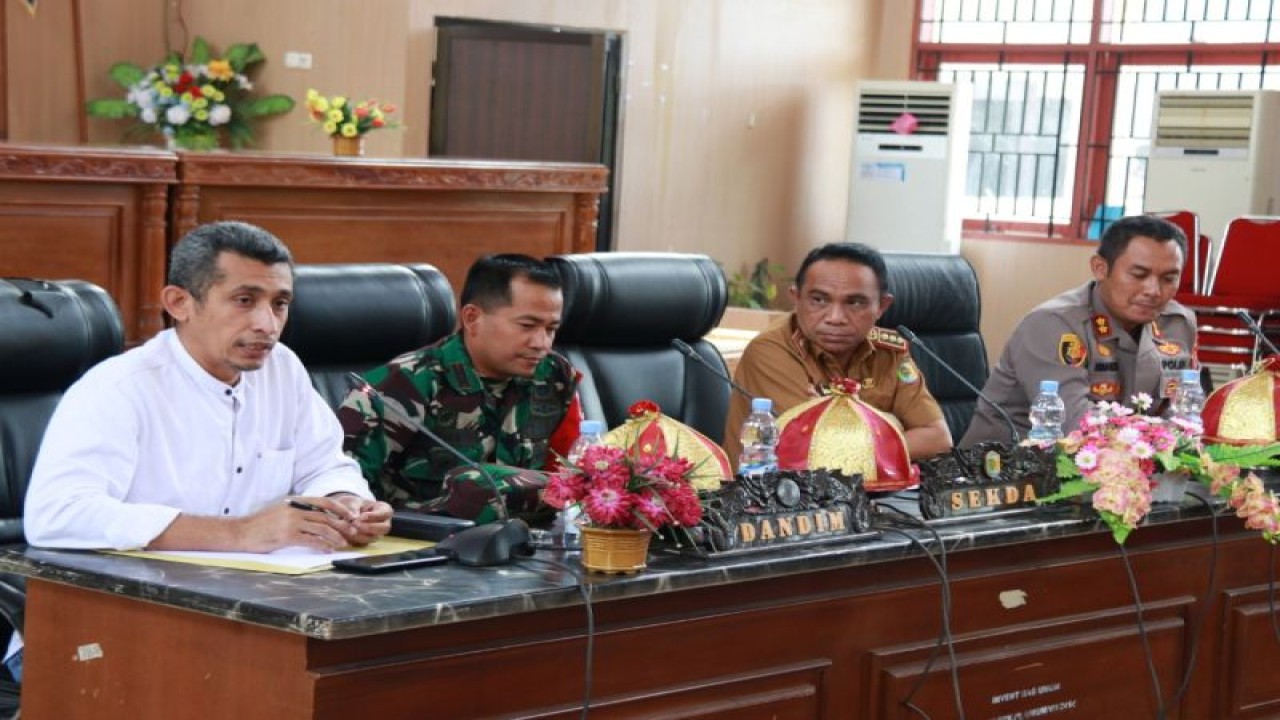 Pemkab Morowali Utara menggelar pertemuan dengan para pihak mengenai situasi pascabentrok di PT GNI. Pertemuan ini dipimpin Sekretaris Daerah Morowali Utara di Kolonodale, Senin (16/1/2023). ANTARA/HO-Humas Pemkab Morowali Utara