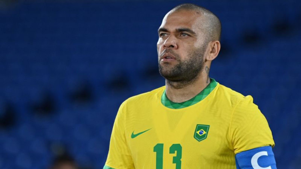 Dani Alves (Photo by DANIEL LEAL-OLIVAS / AFP) (AFP/DANIEL LEAL-OLIVAS)