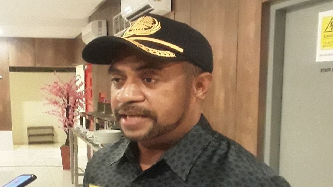 Kepala Dinas Kesehatan Biak Daud Nataniel Duwiri. ANTARA/Muhsidin