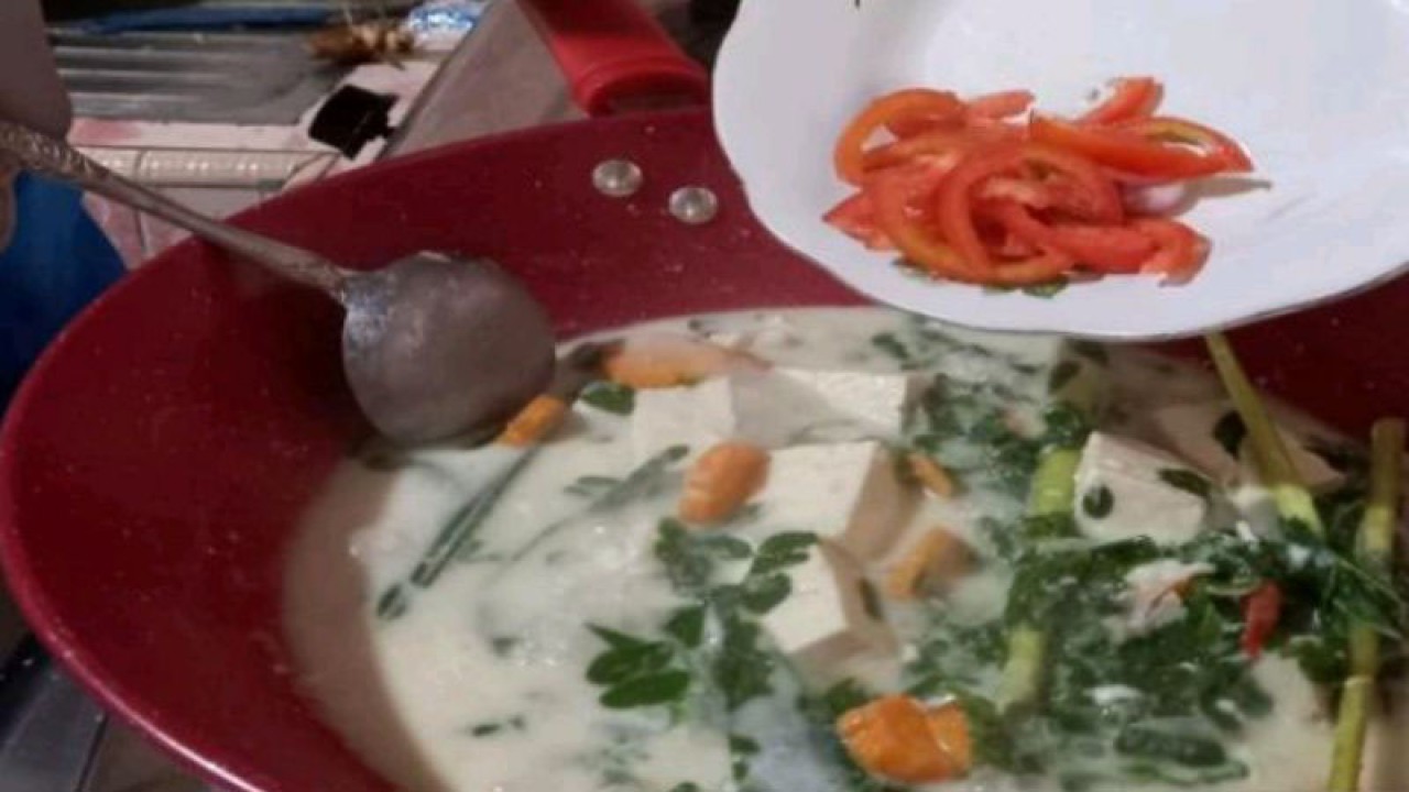 Gulai manis yang menggunakan bahan baku daun kelor di Kabupaten Mukomuko, Rabu (18/1/2023) ANTARA/Istimewa.