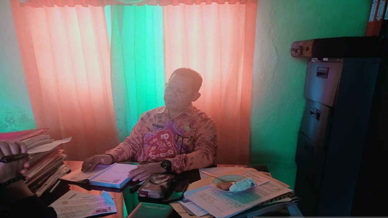 Pelaksana Tugas Kepala Dinas Kesehatan Kabupaten OKU, Sumsel, Dedi Wijaya. (FOTO ANTARA/Edo Purmana/23)