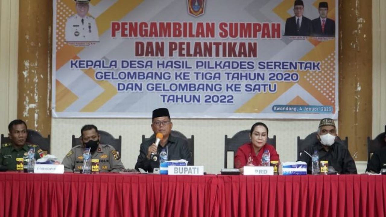 Ketua DPRD Gorontalo Utara, Deisy Sandra Maryana Datau, ikut hadir pada pelantikan 22 orang Kepala Desa di Gorontalo Utara, hasil Pemilihan Kepala Desa serentak Tahun 2022.(ANTARA/Susanti Sako)