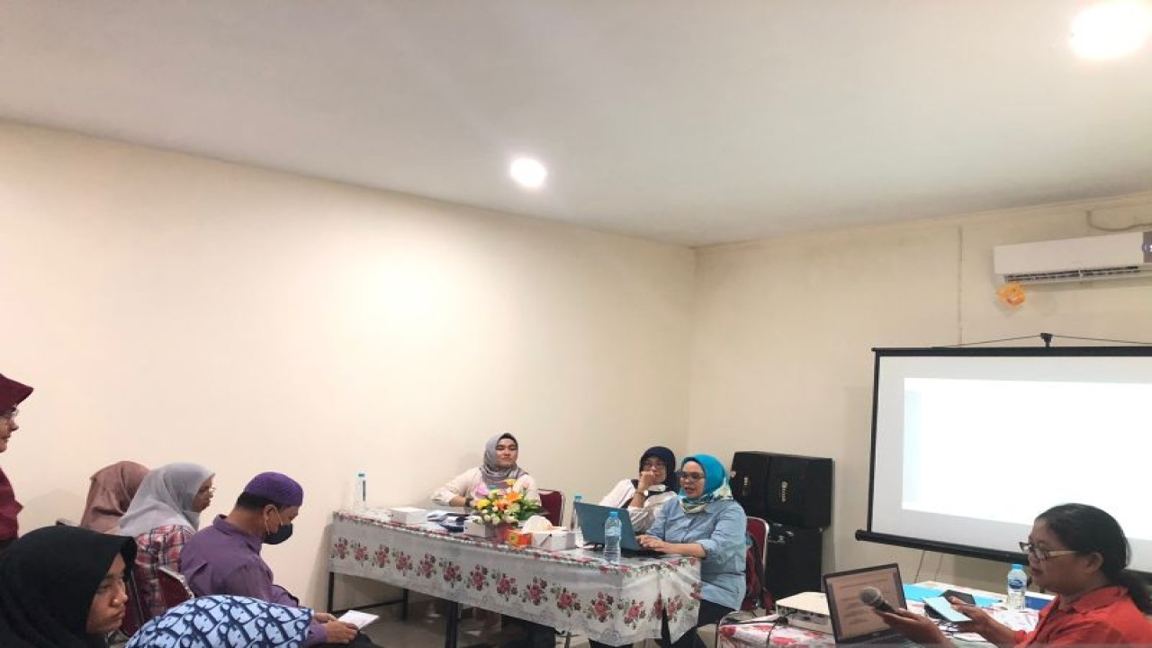 Kegiatan Diskusi Publik tentang Kekerasan Berbasis Gender Online di Pontianak yang dilaksanakan Yayasan Lembaga Bantuan Hukum Perempuan Indonesia Untuk Keadilan (YLBH-PIK) (ANTARA/Sucia Lucinda).