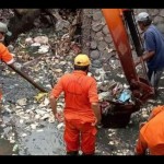 DLH Bekasi angkut puluhan ton sampah di Sungai Cikarang Hilir-1673841777