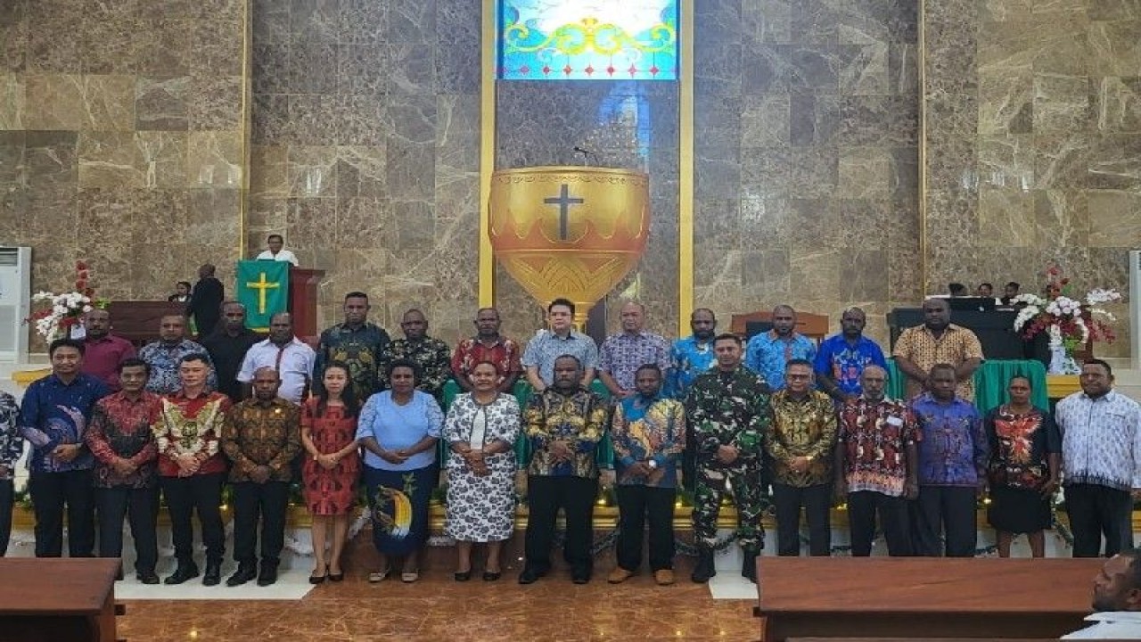 Doa bersama Pemda Yahukimo bersama TNI-Polri dan masyarakat mengawali kegiatan tahun 2023. (ANTARA/HO/Penrem 172/PWY)