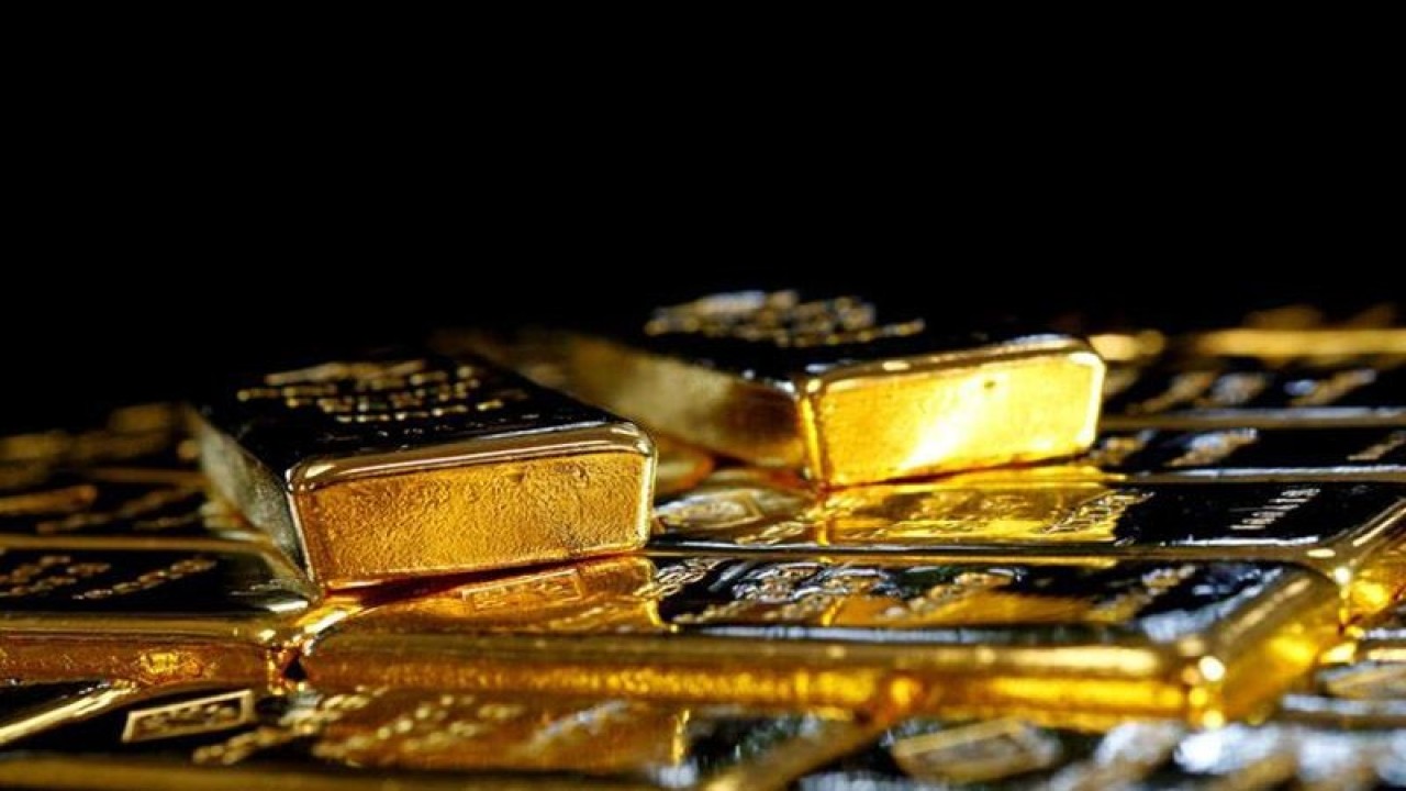 Dokumentasi - Batangan emas di Pabrik Pemisahan Emas dan Perak Austria di Wina, Austria, Jumat (18/3/2016). ANTARA/REUTERS/Leonhard Foeger/am.