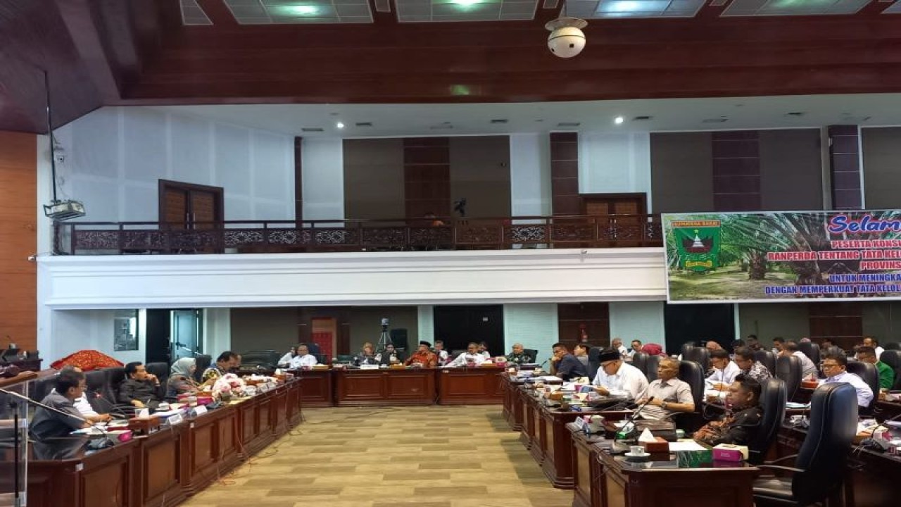 DPRD Sumbar menggelar seminar publik dengan mengangkat tema “Optimalisasi Sektor Perkebunan di Provinsi Sumbar untuk Meningkatkan Kesejahteraan Petani, dengan Memperkuat Tata Kelola Komoditi Unggulan Bidang Perkebunan. (ANTARA/ HO DPRD Sumbar)