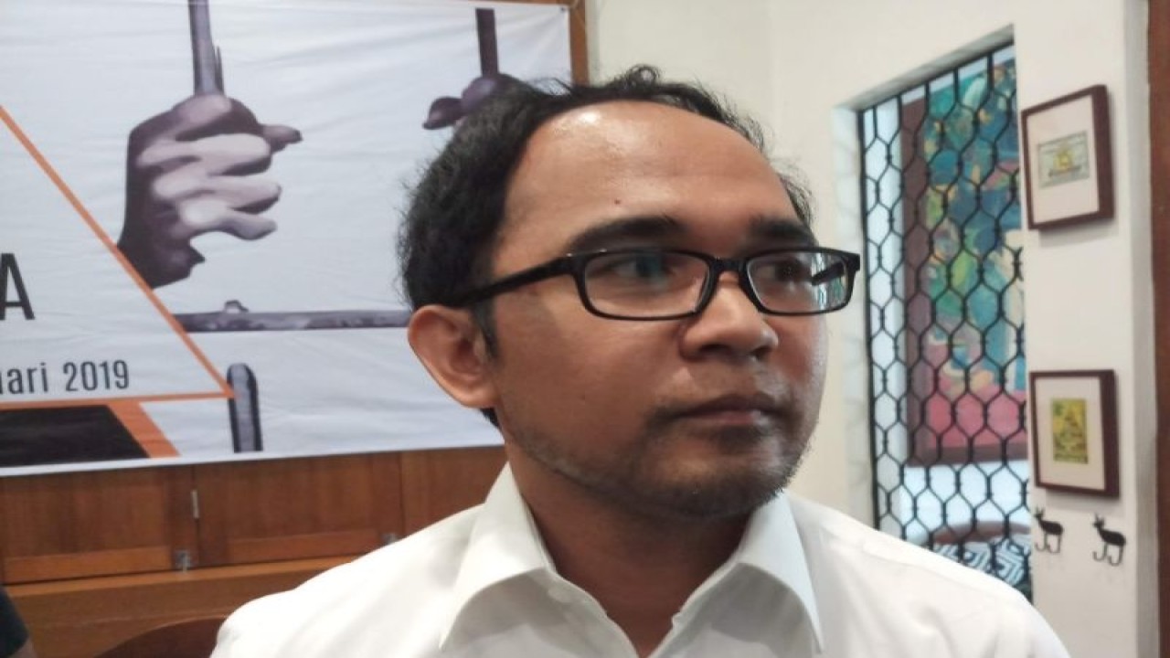 Pakar hukum dari Pusat Studi Hukum dan Pemerintahan (PUSHAN) Dr. Oce Madril. ANTARA/Maria Rosari