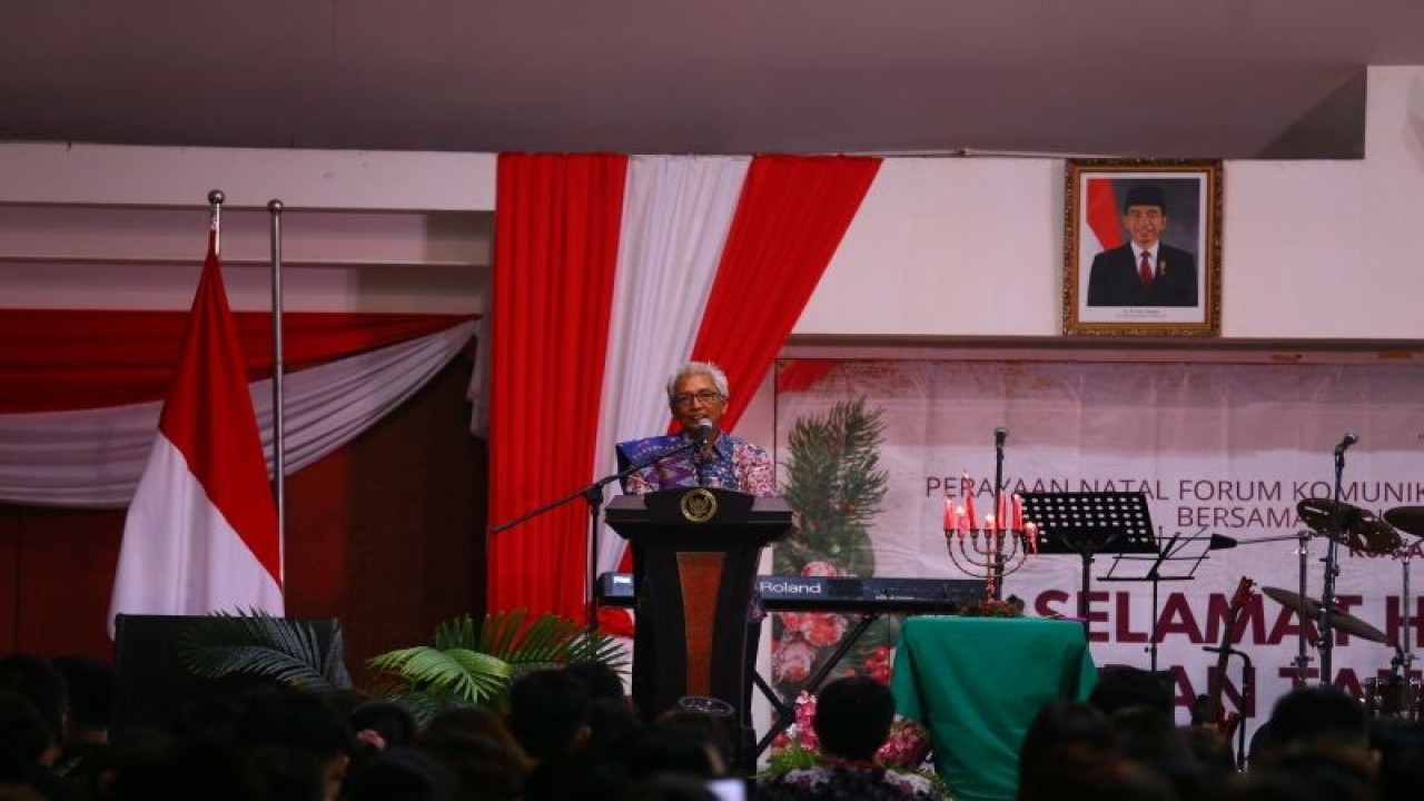 Duta Besar RI untuk Malaysia Hermono memberikan sambutan pada perayaan Natal 2022 yang diadakan Forum Komunikasi Umat Kristen Indonesia (FKUKI) bersama Kedutaan Besar Repulik Indonesia di Kuala Lumpur, Sabtu (14/1/2022). (ANTARA/Virna P Setyorini)