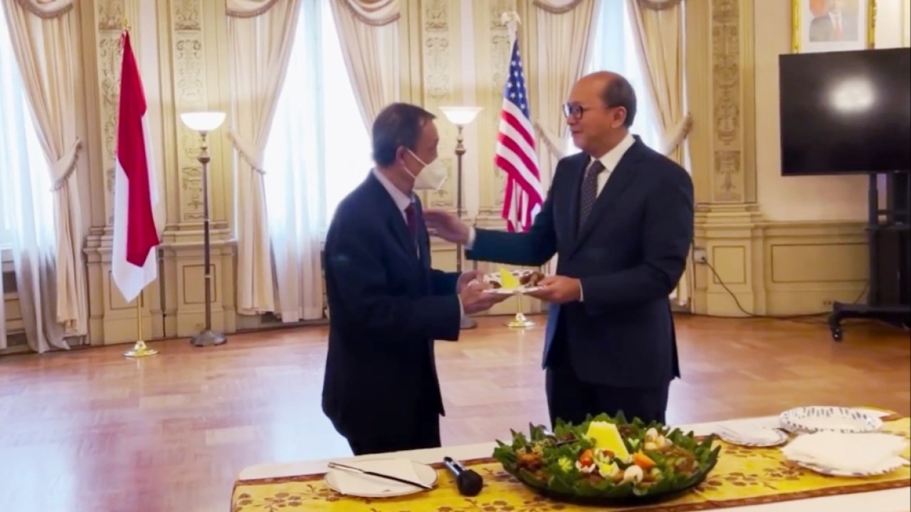 Acara ramah tamah dan doa bersama juga ditandai dengan pemotongan tumpeng/Instagram