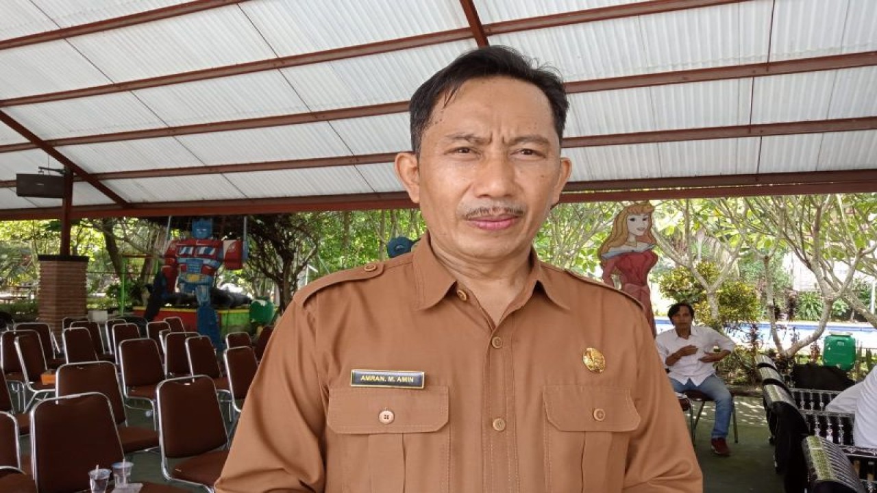 Kepala Dinas Kependudukan dan Pencatatan Sipil (Dukcapil) Kota Mataram H Amran M Amin. (Foto: ANTARA/Nirkomala)