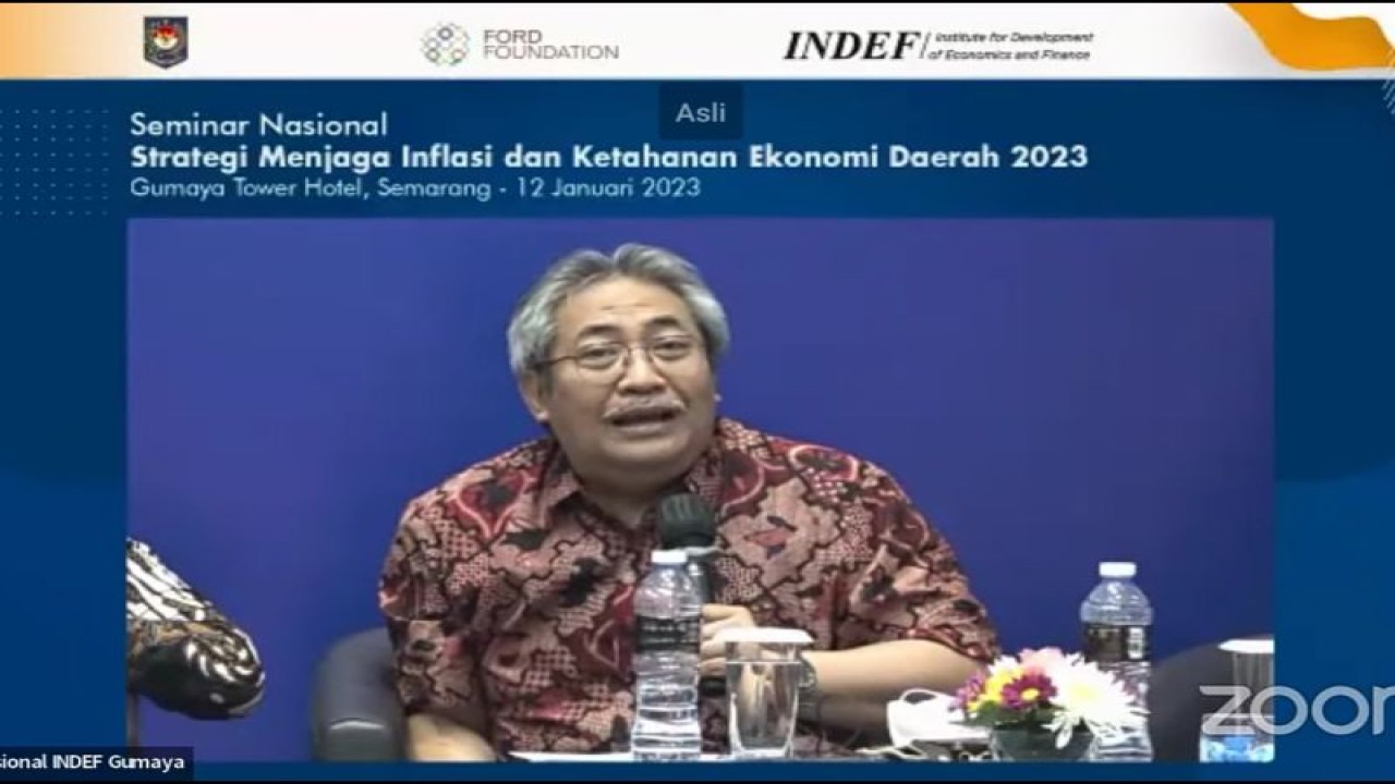 Tangkapan layar Ekonom Senior Institute for Development of Economics and Finance (Indef) Bustanul Arifin dalam webinar di Jakarta, Kamis (12/1/2023). ANTARA/Sanya Dinda.