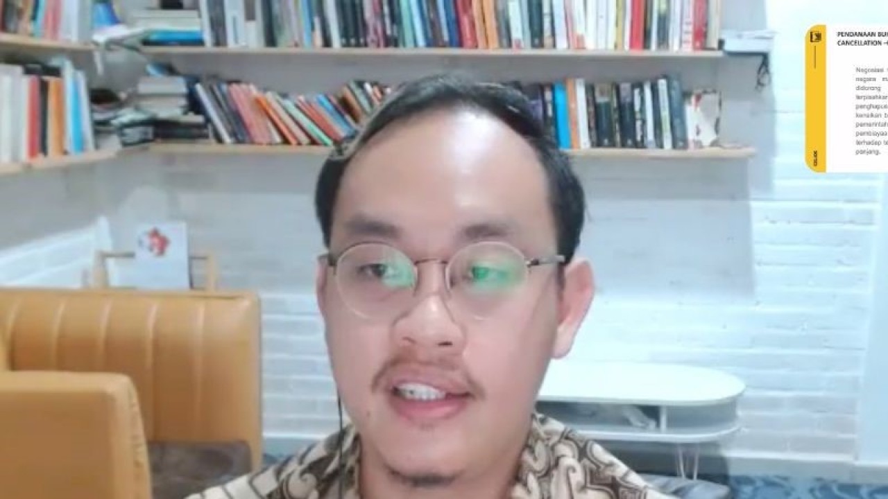 Direktur Eksekutif Center of Economic and Law Studies (CELIOS) Bhima Yudhistira dalam konferensi pers bertajuk “Mencermati Agenda KTT G20 dan Pendanaan Transisi Energi” di Jakarta, Kamis. (ANTARA/ Muhammad Heriyanto)