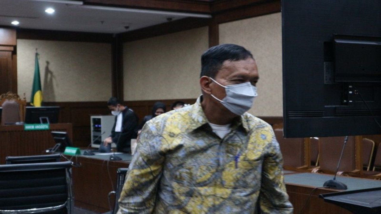 Direktur Pemeriksaan dan Penagihan (P2) pada Direktorat Jenderal Pajak Kementerian Keuangan periode 2016-2019 Angin Prayitno Aji menjalani sidang pembacaan dakwaan dalam perkara dugaan penerimaan gratifikasi senilai Rp29.505.167.100 dan tindak pidana pencucian uang di pengadilan Tindak Pidana Korupsi (Tipikor) Jakarta pada Selasa (24/1/2023) (ANTARA/Desca Lidya Natalia)