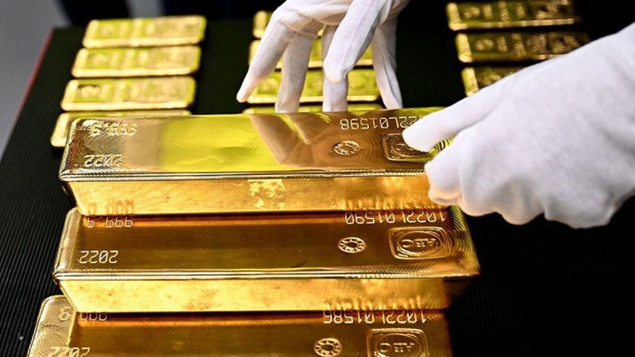 Arsip foto - Emas batangan terlihat di Pallion di Marrickville, Sydney, Jumat, 14 Oktober 2022. ANTARA/AAPIMAGE via Reuters Connect/DAN HIMBRECHTS/pri.