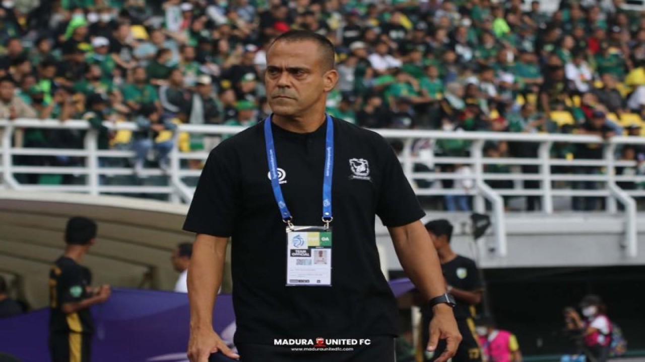 Pelatih Madura United Fabio Lefundes. (HO/Maduraunitedfc.com)