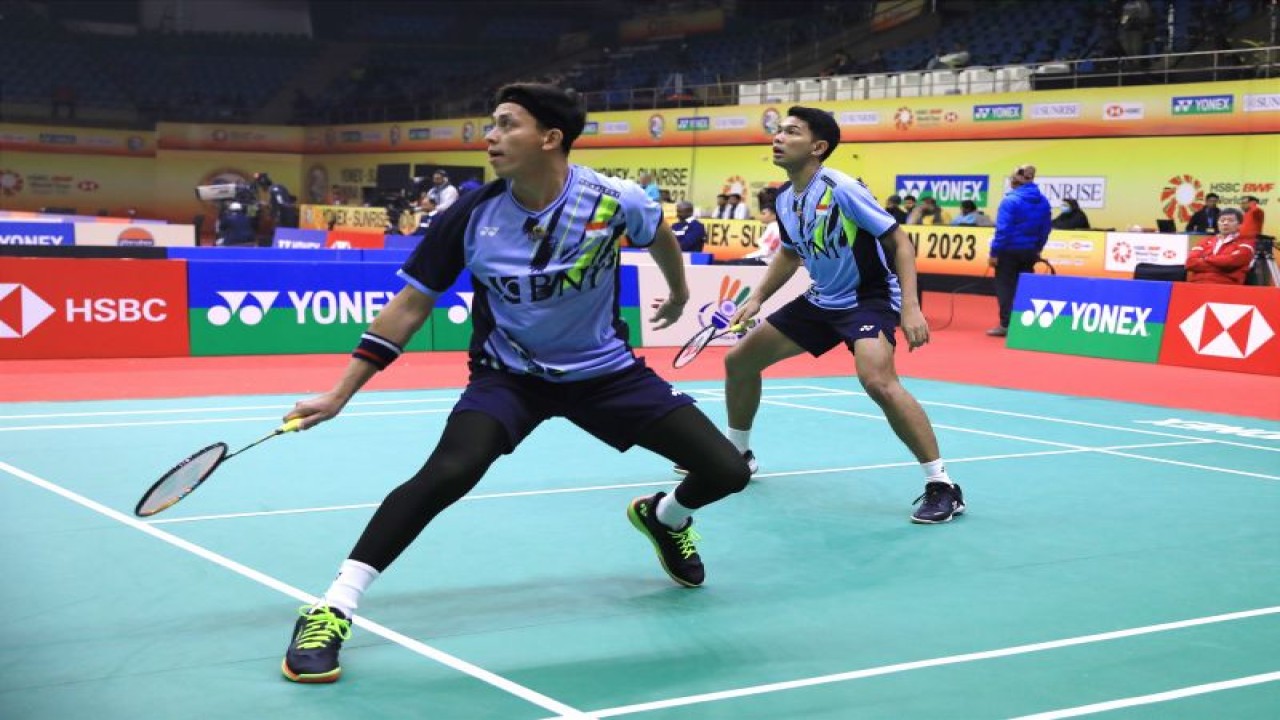 Ganda putra peringkat satu dunia Fajar Alfian/Muhammad Rian Ardianto saat berlaga pada babak pertama India Open 2023 di New Delhi, Rabu. (ANTARA/HO-PP PBSI)