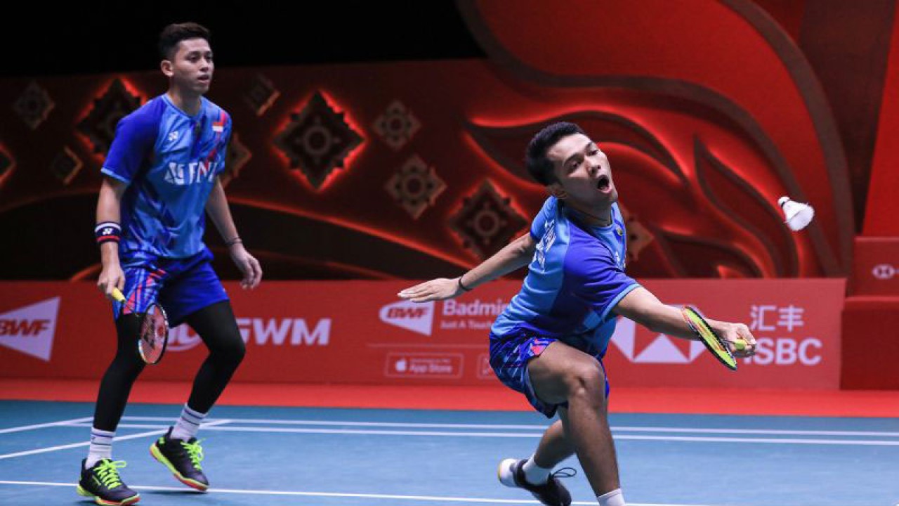 Pebulu tangkis ganda putra Indonesia Fajar Alfian (kanan) dan Muhammad Rian Ardianto (kiri). ANTARA FOTO/Handout/Humas PBSI/pras.