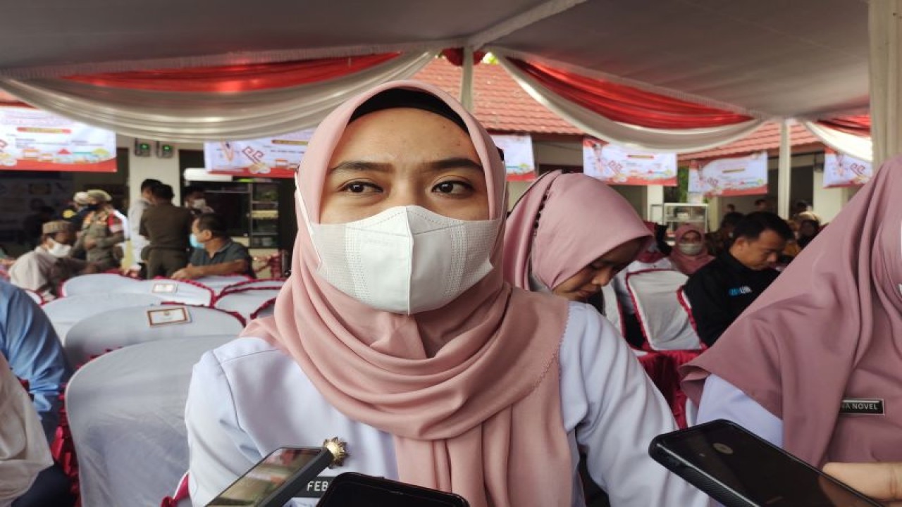 Kepala Disdukcapil Kota Bandarlampung Febriana, saat dimintai keterangan. Bandarlampung, Rabu, (18/1/2023). (ANTARA/Dian Hadiyatna)