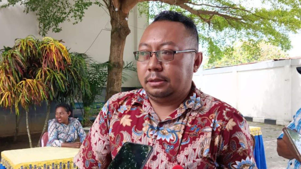 Kepala Bidang Rehabilitasi Sosial Dinas Sosial Kabupaten Manokwari Ferdy M. Lalenoh. (ANTARA/Rachmat Julaini)