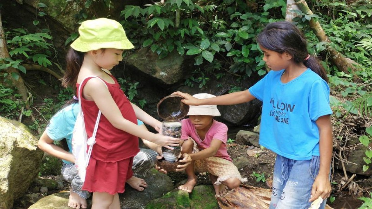 Finalis Emma Syakira Jasmine You Can Be (YCB) A Champion for Change dari Barbie yang mewakili Indonesia di Sokola Sumba (ANTARA/HO-Barbie)