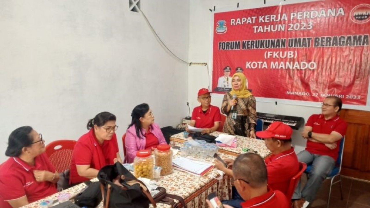 Kepala Kantor Kementerian Agama Kota Manado Hj Rogaya Udin, di Manado, Senin (30/1/2023). ANTARA/Nancy L Tigauw