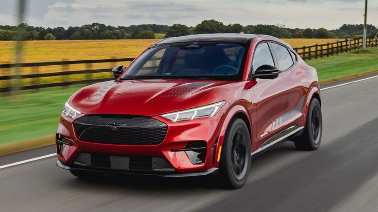 Kendaraan listrik Ford Mustang Mach-E. (Autoblog)