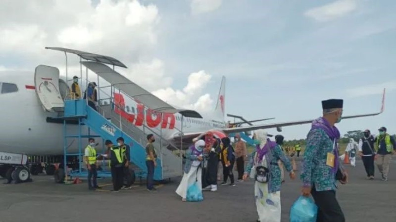 Foto Arsip. Jemaah haji tiba di Bandara Fatmawati Soekarno Bengkulu pada 2022.