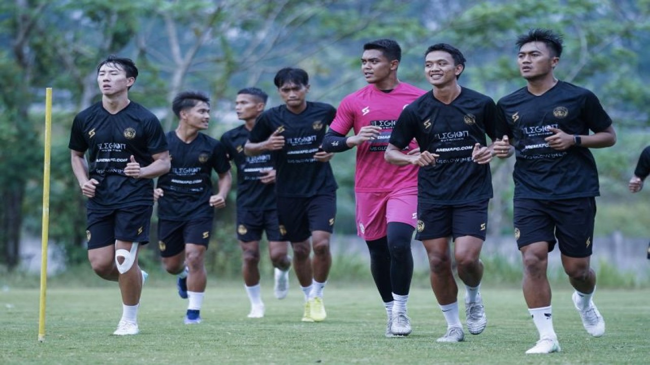 Foto arsip. Skuad Arema FC pada saat melakukan sesi latihan. (ANTARA/HO-MO Arema FC)