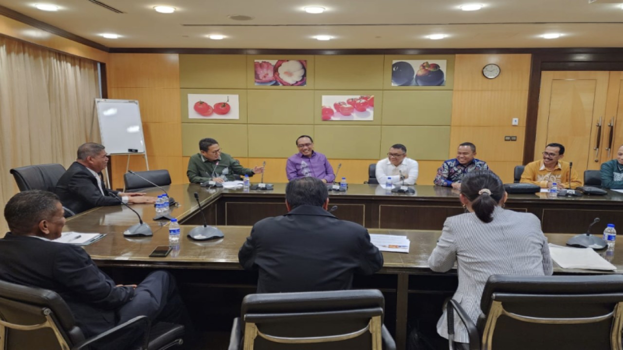 Penjabat Gubernur Gorontalo Hamka Hendra Noer saat diterima Menteri Pertanian dan Keterjaminan Makanan Malaysia Tuan Haji Mohamad Sabu di Malaysia, Rabu (11/1/2023). ANTARA/HO-kominfo.