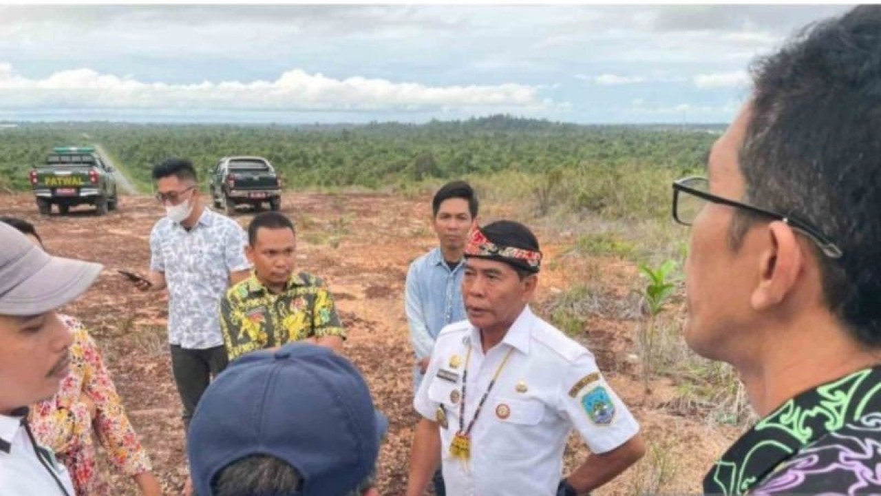 Gubernur Kalimantan Utara Zainal Arifin Paliwang saat meninjau lokasi pembangunan KBM di Tanjung Selor, Bulungan. ANTARA/HO-DKISP Provinsi Kaltara.