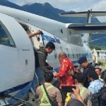 Gubernur Papua Lukas Enembe sesaat sebelum diterbangkan ke Jakarta bersama penyidik KPK, Selasa (10/1/2023). ANTARA/HO-Dokumen Pribadi-1673336403