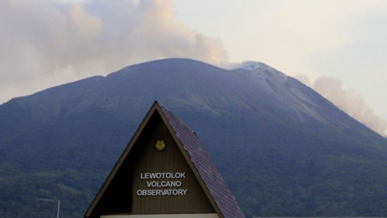 Gunung Api Ile Lewotolok. ANTARA/Kornelis Kaha.