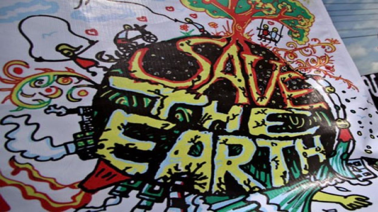 Arsip - Hari Ozon Sedunia. Siswa MTsn membawa poster ketika menggelar aksi di Pertigaan Ring Road Maguwoharjo, Sleman, Yogyakarta, Senin (16/9/2013). Aksi tersebut mengkampanyekan upaya penyelamatan lapisan ozon dan meningkatkan kesadaran masyarakat untuk melindungi lapisan itu dengan mengurangi penggunaan bahan penyebab menipisnya lapisan ozon di muka bumi. ANTARA FOTO/Noveradika