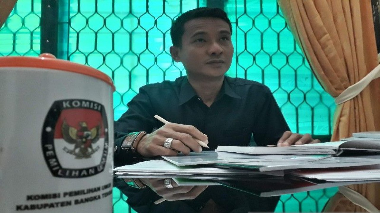 Anggota KPU Kabupaten Bangka Barat Harpandi. (ANTARA/ Donatus Dasapurna)