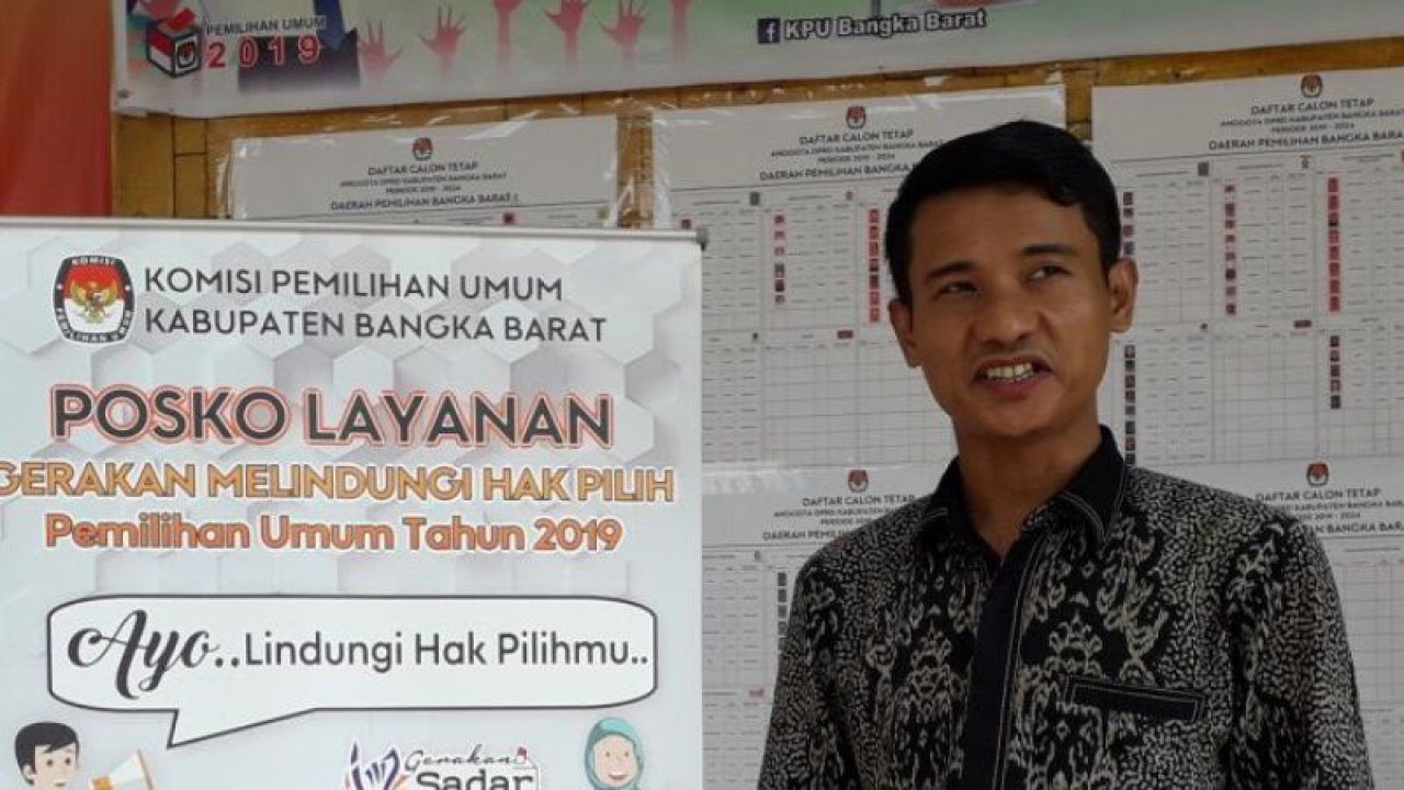 Anggota KPU Kabupaten Bangka Barat Harpandi. (ANTARA/ Donatus Dasapurna)